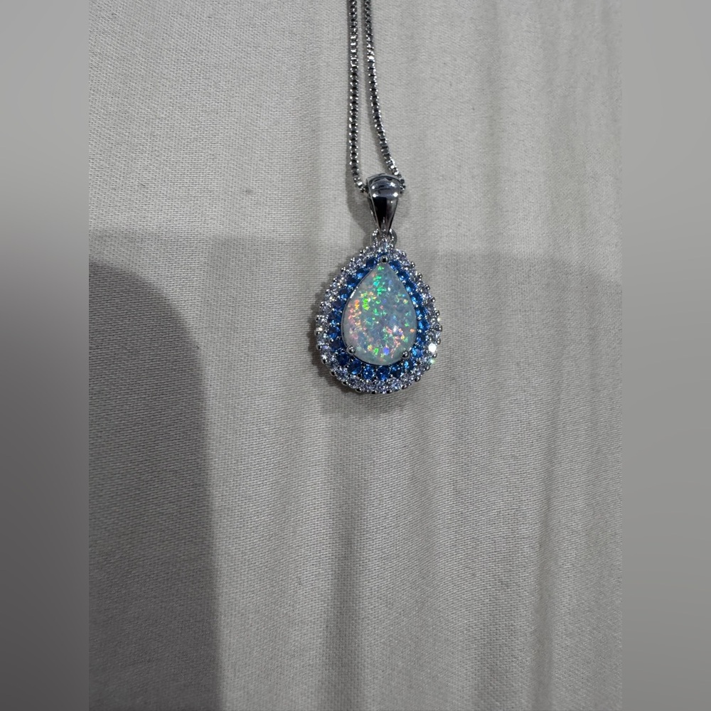 Sterling Silver Women’s Elegant Blue and Silver Pendant Necklace New - Picture 2 of 4